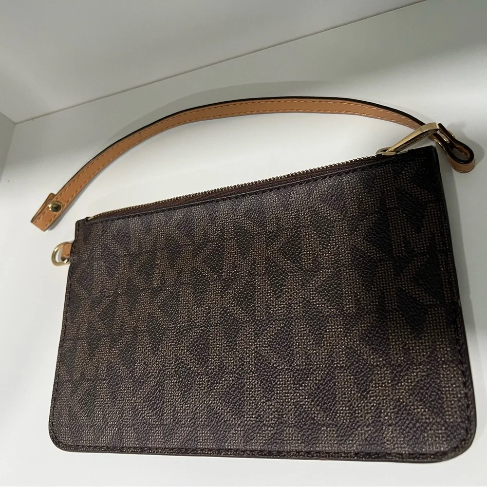Michael Kors Brown Wristlet, wallet or insert - Picture 1 of 11